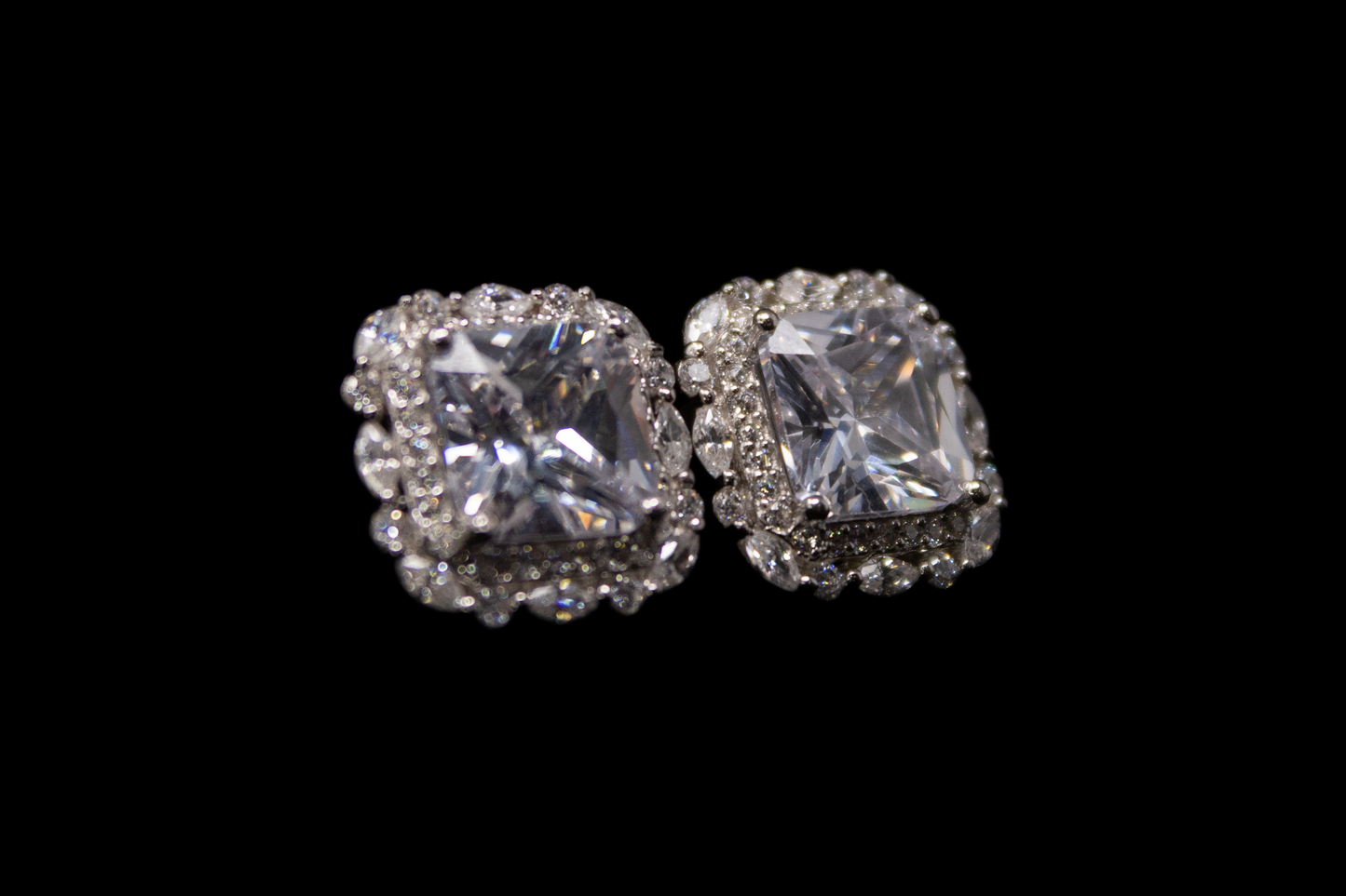 Square earring with diamonds