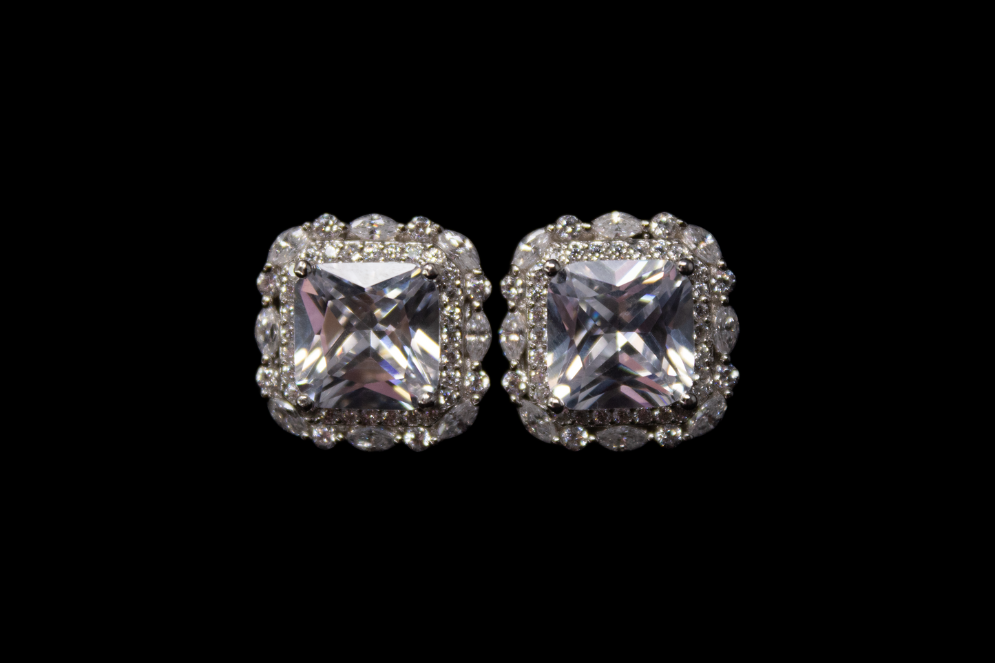 Square earring with diamonds