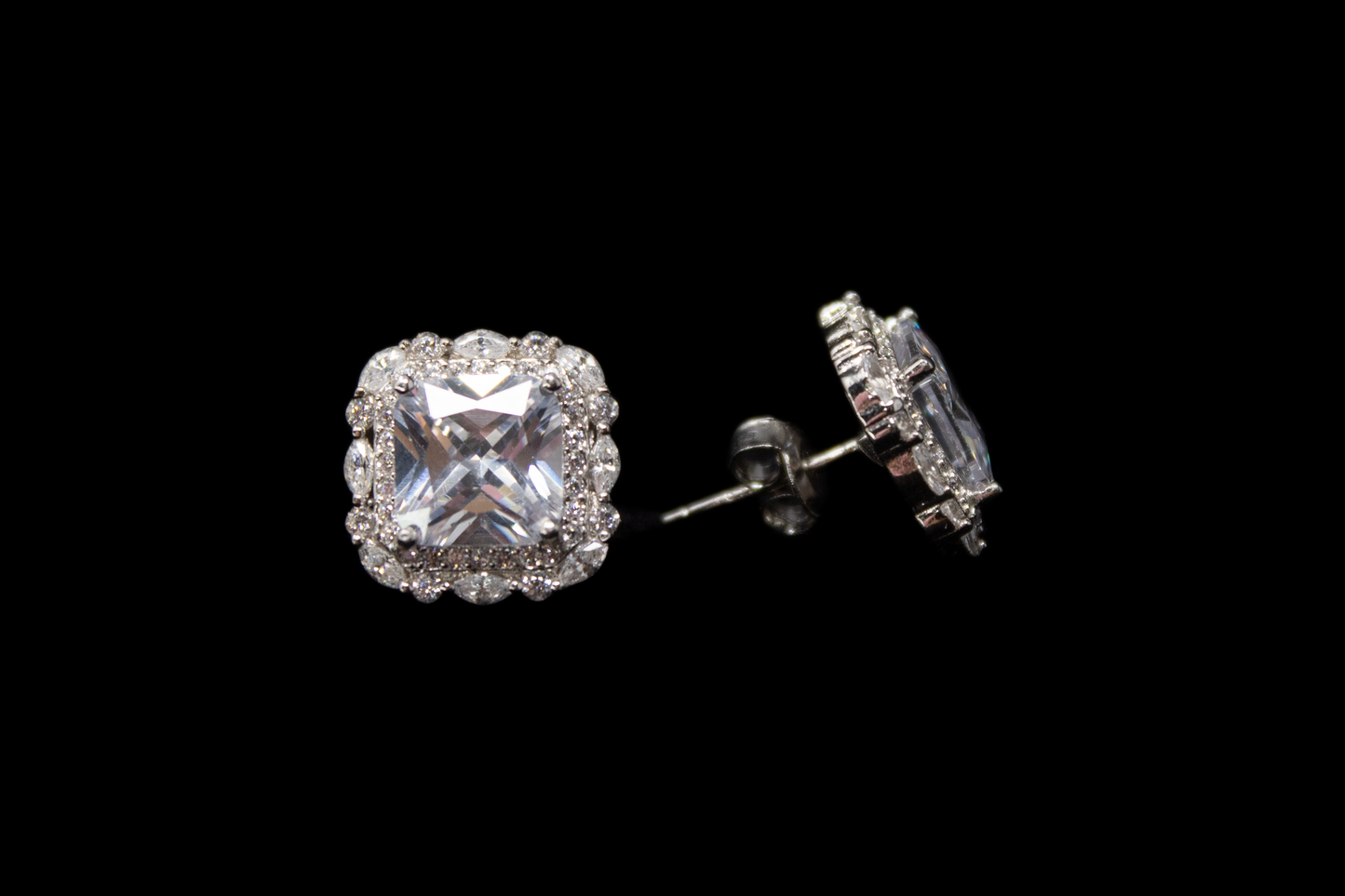 Square earring with diamonds