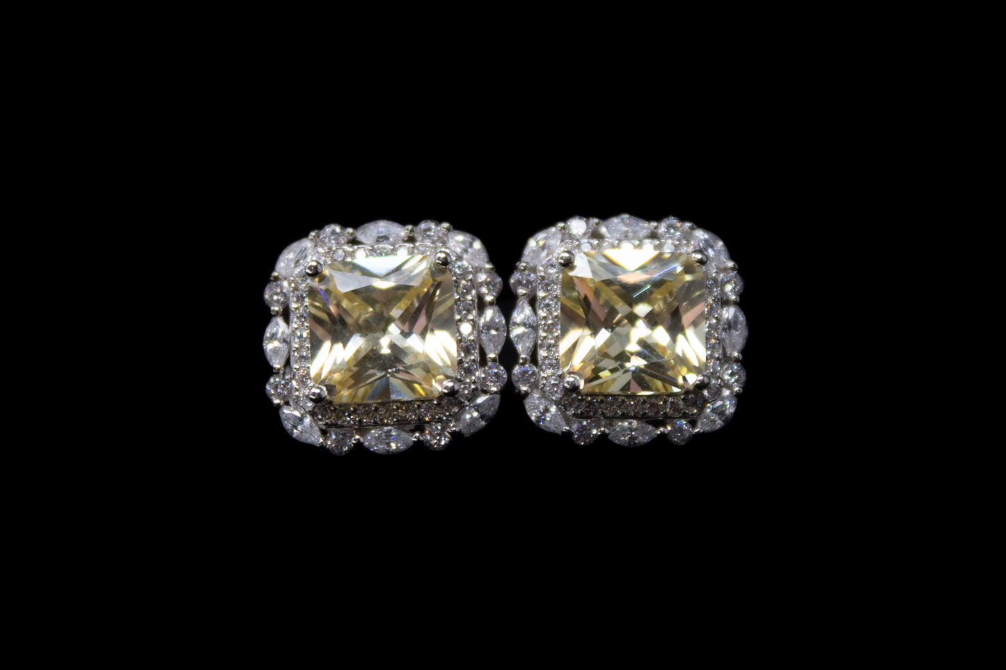 Square earring with diamonds